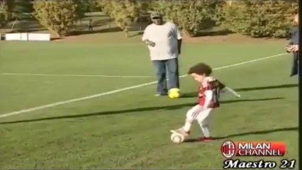 Así enseña Robinho a su hijo a realizar la "bicicleta"