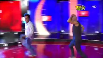 Pato Zambrano le quita la peluca a Temo Méndez