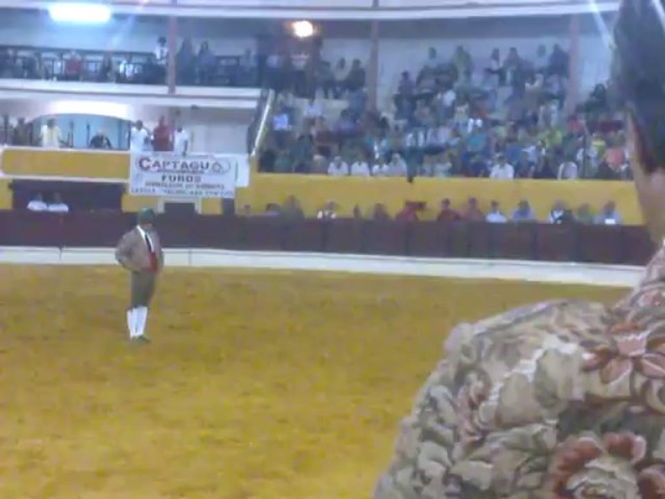 BERNARDO BORGES AMADORES DA CHAMUSCA PEGA TOIRO DE JOSÉ SALVADOR NA CHAMUSCA