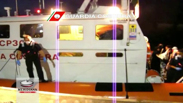 C’è anche donna incinta tra i 130 immigrati sbarcati stamattina in Calabria