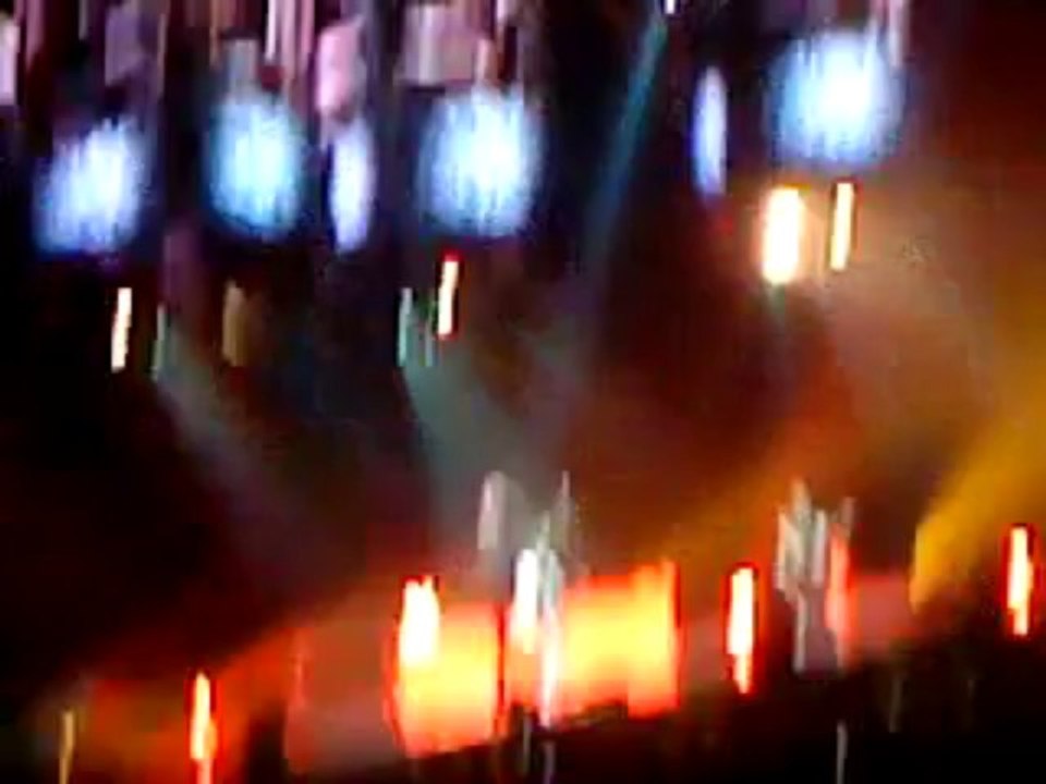 MOV00037  Un autre ptit cadeau de Barcelone ! Toujours eux biensur !!