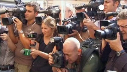 Berlusconi signe une pétition pour réformer la justice