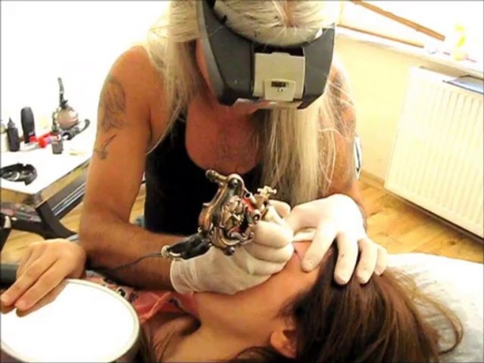 Anka Kuşu Dövmesi Beyaz Kedi Sanat