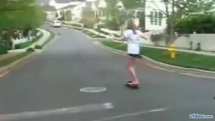 skateboard-girl-falls-flat-face