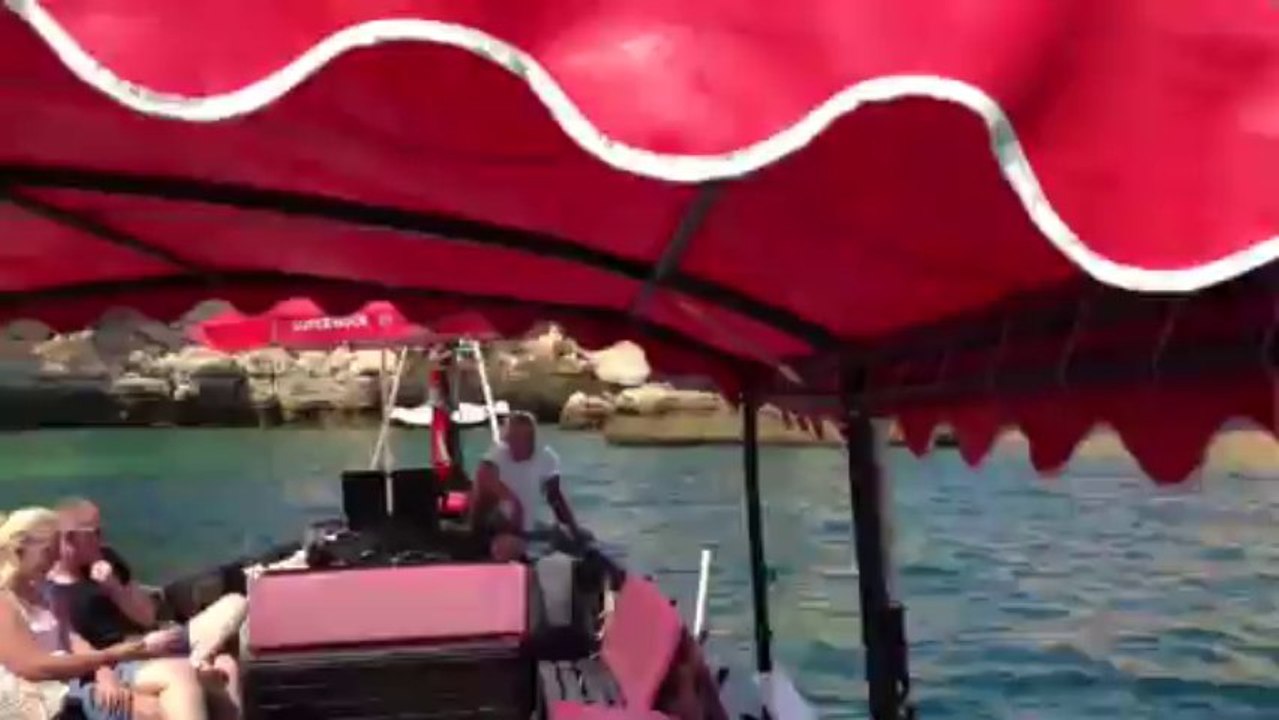 The winner à 9 m en pleine mer sur un bateau