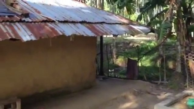 اطفال الروهنجيا يقرأون القران في دار الايتام على حدود بنغلاديش Rohingya children read the Koran in the orphanage on the border of Bangladesh