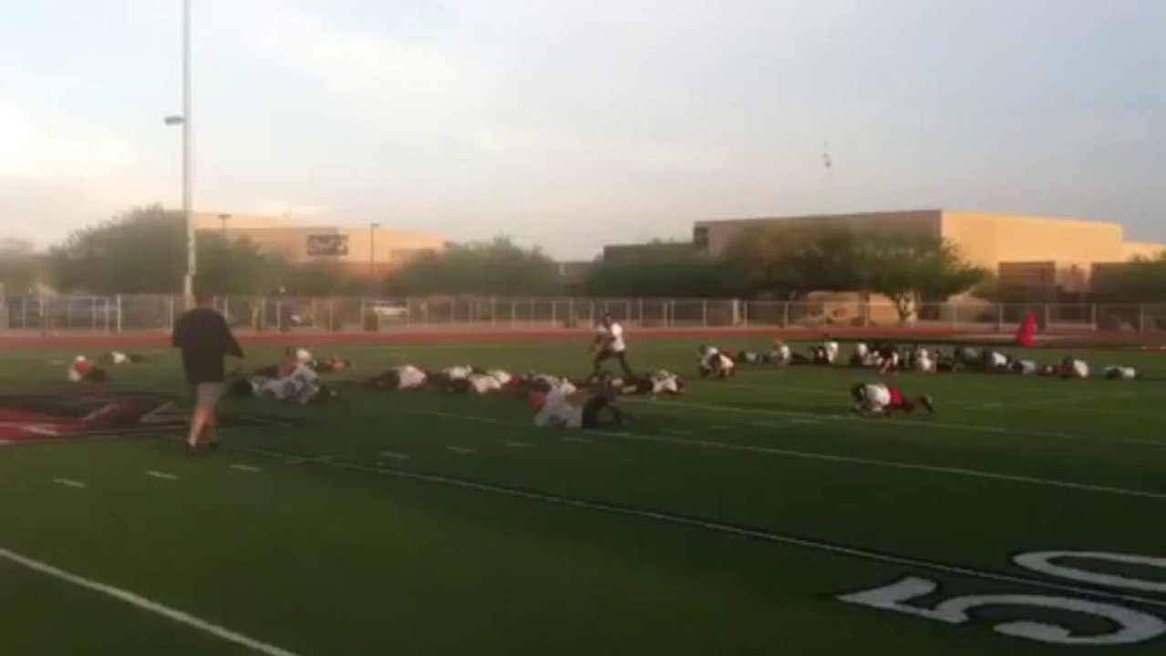 Petite blague au quarterback de Tonopah Valley. Trop marrant.