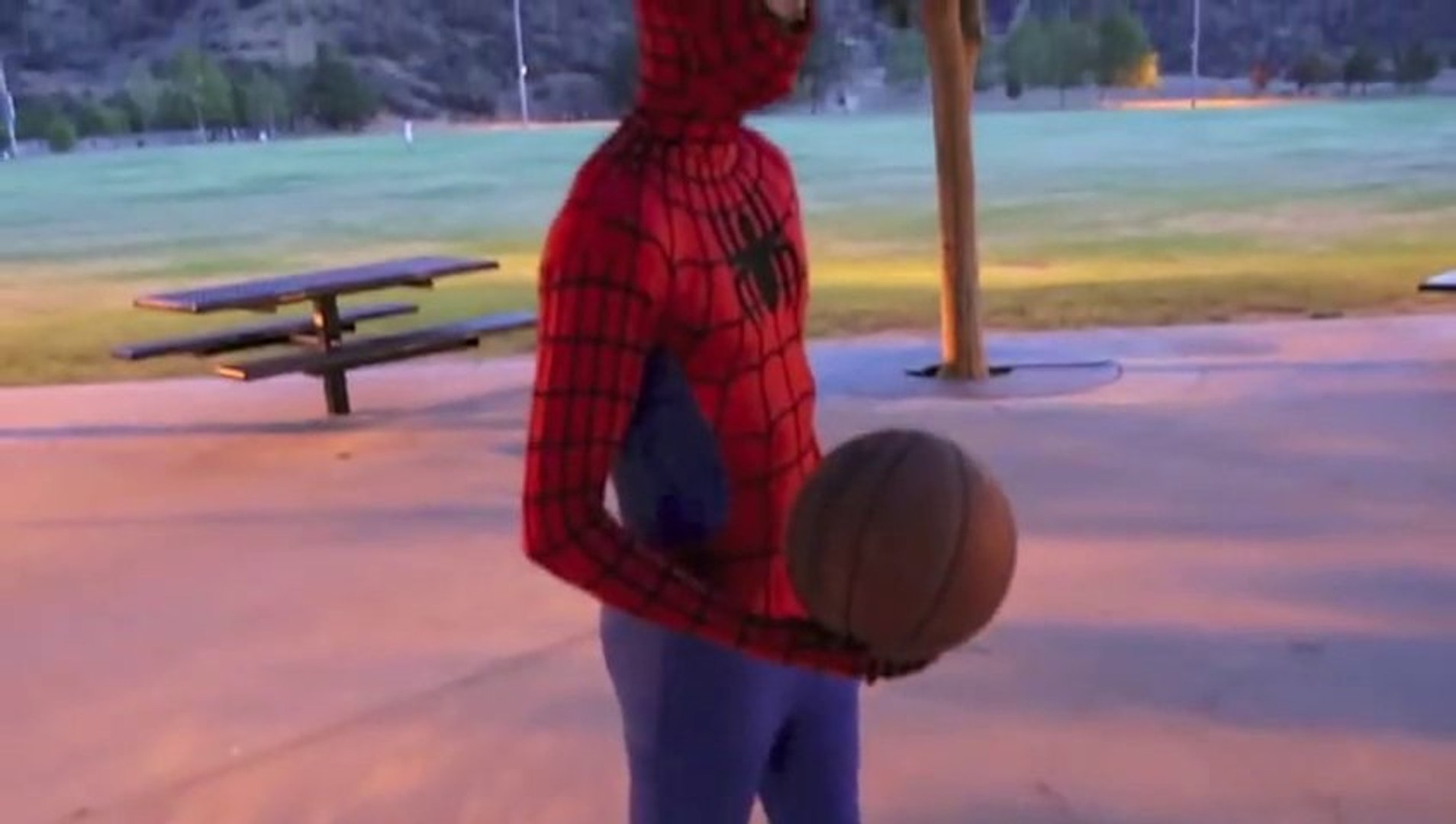 The Basketball Scene In 'The Amazing Spider-Man' Is So Hilariously Bad