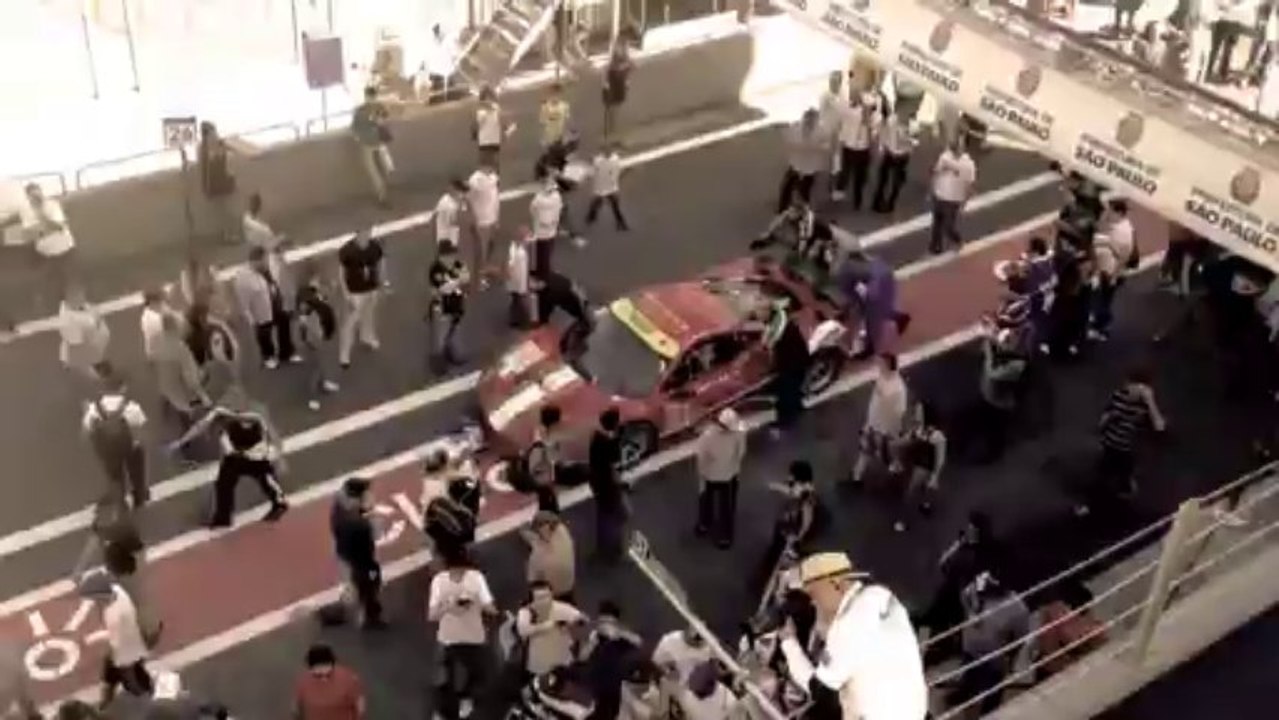 Pit walk 6 Hours of Sao Paulo 2013 just started