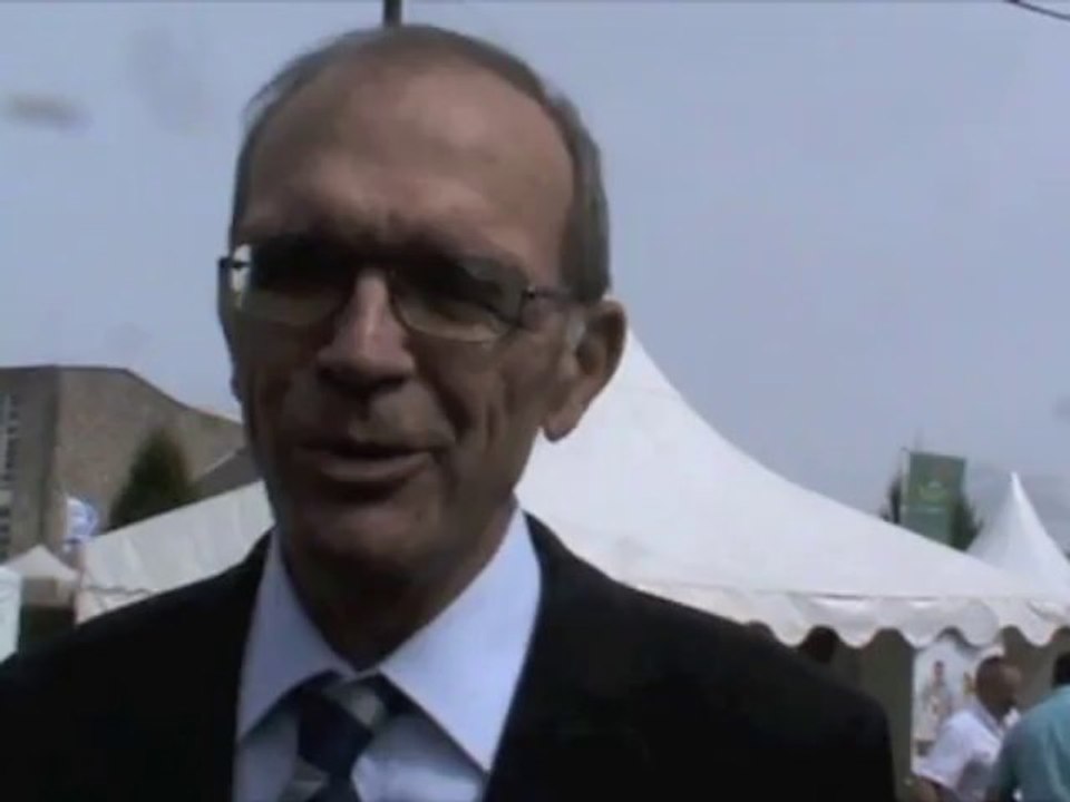 Le préfet Hervé Bouchaert à la Foire aux fromages de La Capelle