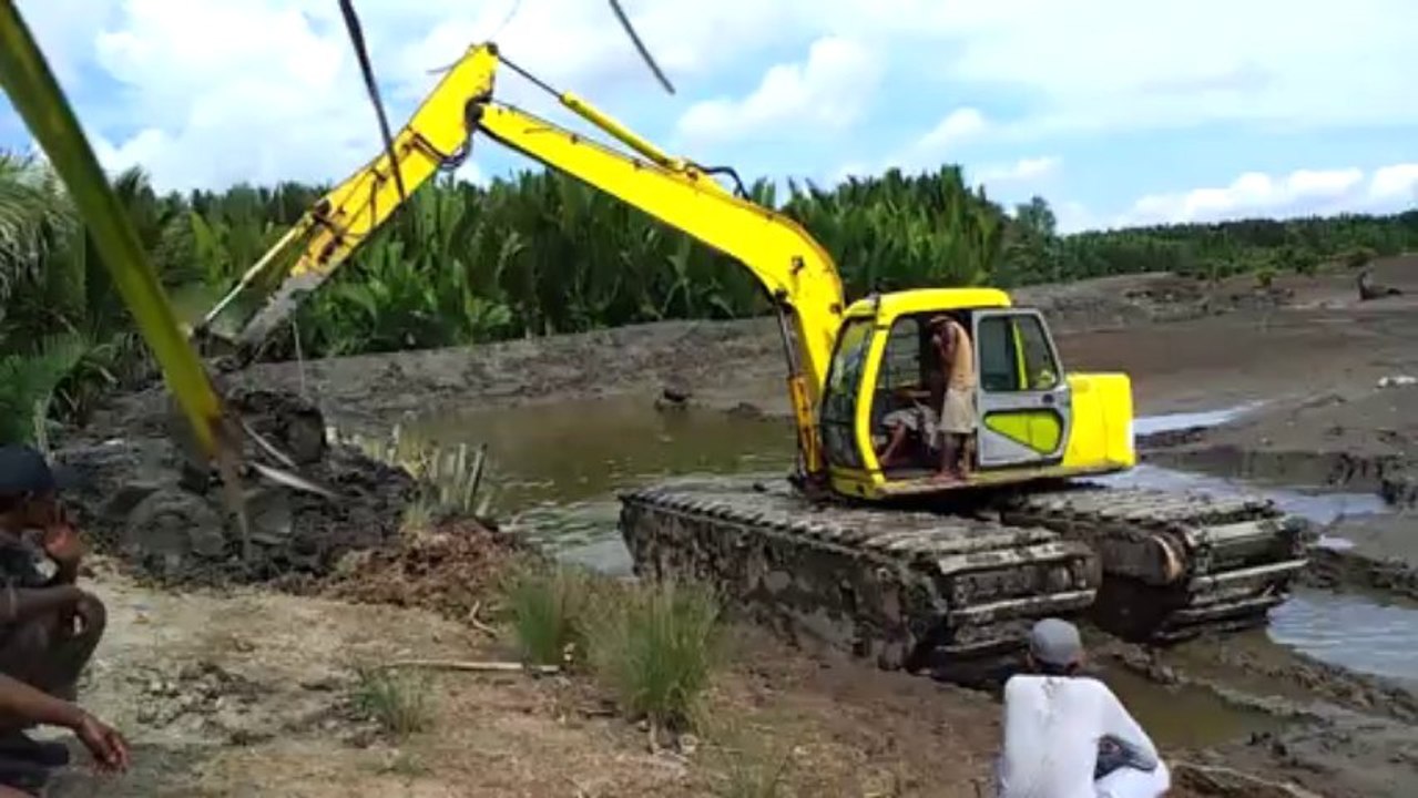 swamp excavator indonesia