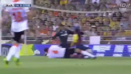 Lionel Messi second goal vs Valencia 1/9/2013