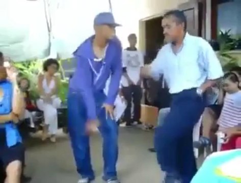 الأب و الأبن في رقصة مشتركة , من الافضل ؟