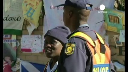 Mandela de retour chez lui dans un état critique