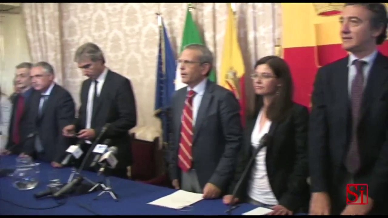 Napoli - De Magistris riunisce la Giunta dopo pausa estiva -2- (31.08.13)