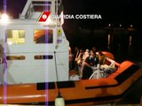 Roccella Jonica (RC) - Lo sbarco dei migranti -1- (31.08.13)