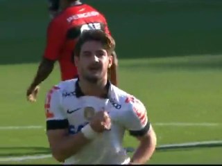 Corinthians goleia o Flamengo, mas ainda está fora do G4