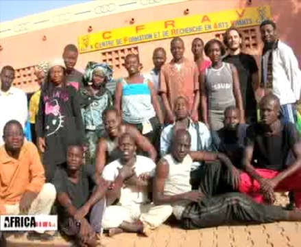 L'Italia si sta suicidando , intervista a Luca Fusi professore di teatro a Ougadougou