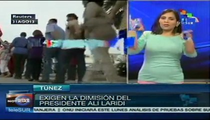 Ciudadanos tunecinos se manifiestan para pedir que dimita Ali Laridi