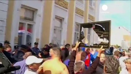 I veterani di guerra croati con il martello contro il...