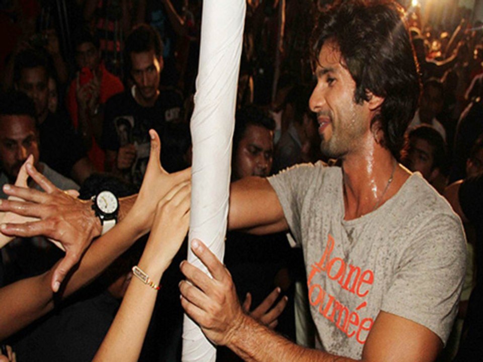 Shahid Promotes Phata Poster Nikla Hero In Poddar College