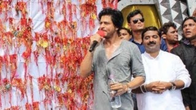 Shahrukh Khan Speaks Marathi @ Ram Kadam's Dahi Handi Celebration !
