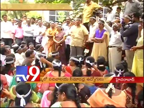 Seemandhra employees in AP secretariat on strike