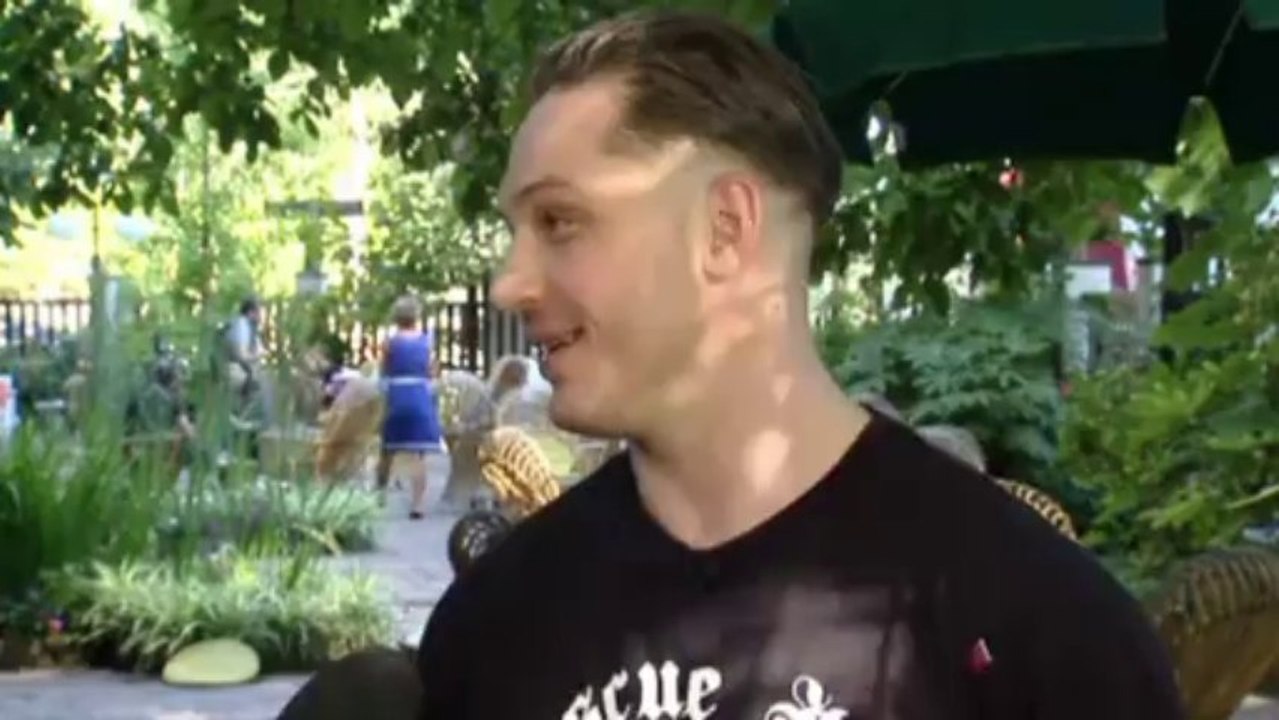 Tom Hardy takes 'selfies' with fans in Venice Film Festival