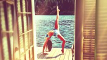 Nina Dobrev heiße Bikini Yoga Bilder auf Twitter