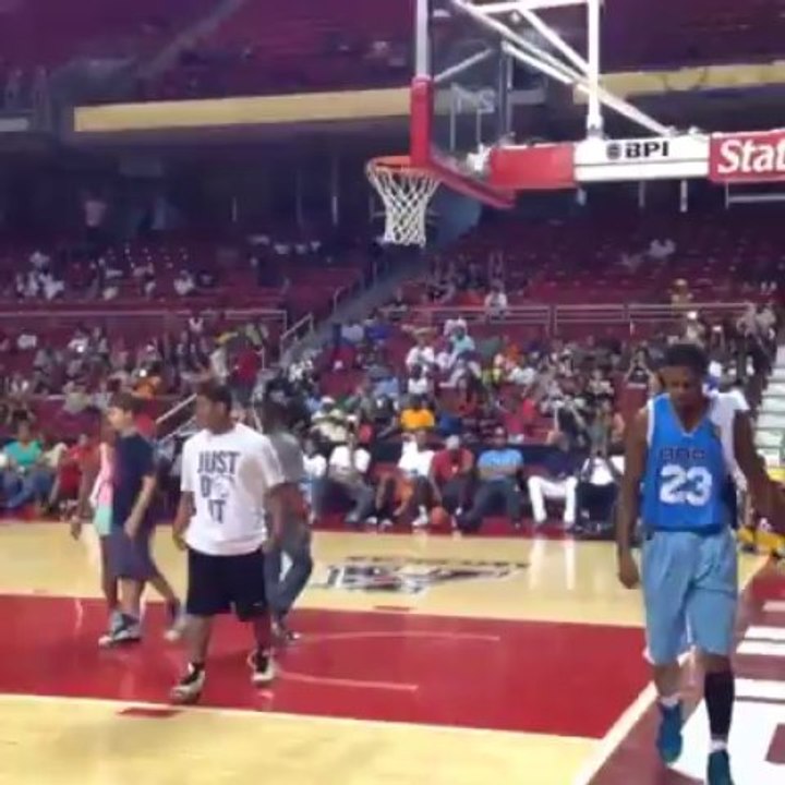 Guy Dupuy remporte le And1 Remix Dunk Contest et 10 000$ grâce à un énorme dunk