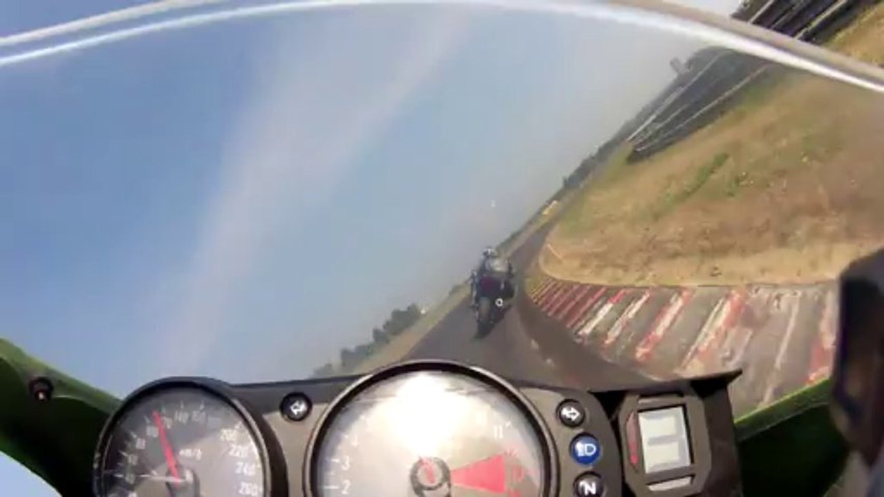 Journée club moto Nogaro 31/08/2013 - Groupe 3 - 2ème session - ZX9R derrière Seb