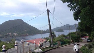 Les Saintes : scooter 1/2