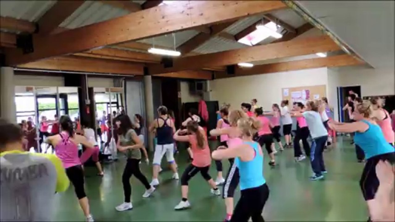 Cour de ZUMBA chez Oxygène Fitness