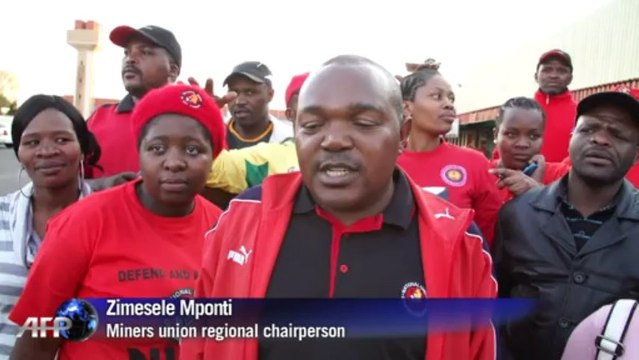 Thousands of S.African gold miners on strike over pay