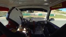 juliensaxo1600 en caméra embarquée à bord de son saxo 16V F2000 blanc et rouge, le 1er Septembre 2013 sur le circuit vitesse du Pole Mécanique d'Alès, lors des journée portes ouvertes à la session de 14h.