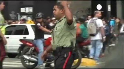 Venezuela karanlığa gömüldü