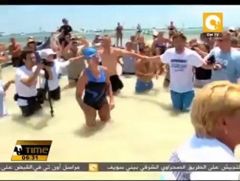 أمريكية في سن الرابعة والستين تسبح من كوبا إلى فلوريدا من دون حماية من أسماك القرش