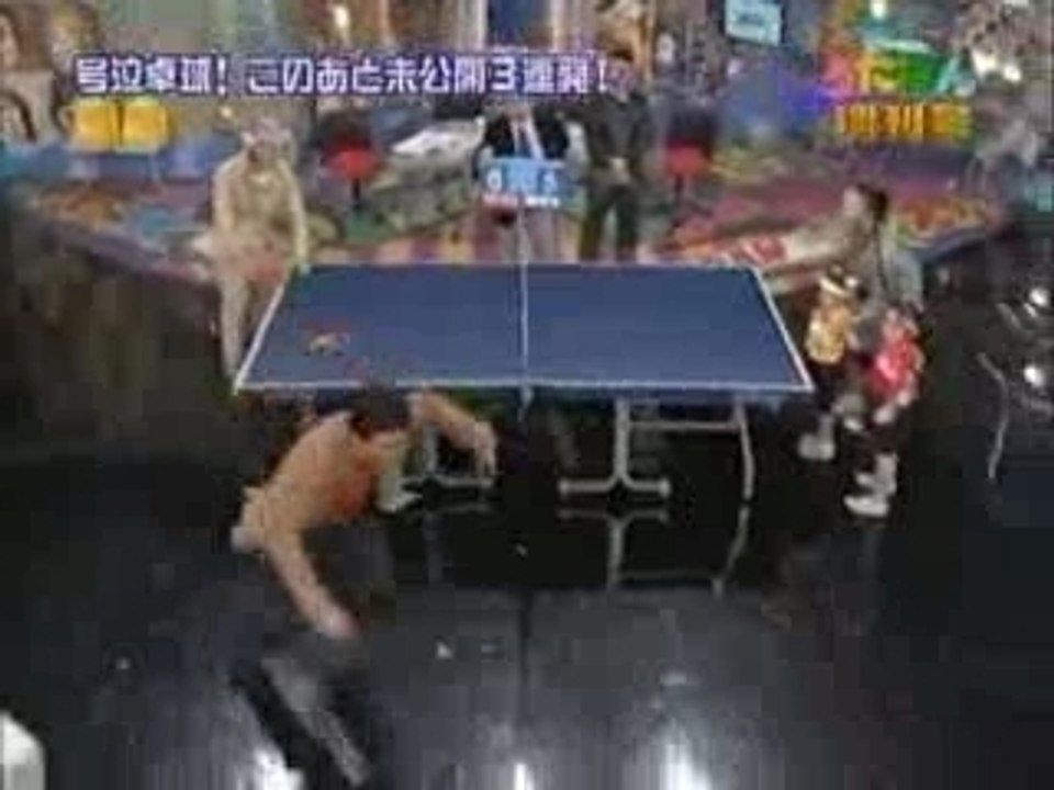 matche de ping pong avec des enfants