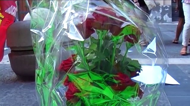 Napoli - Caldoro assassino , manifesti choc alla veglia Astir -2- (03.09.13)