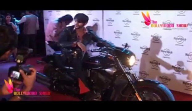 Sizzling Gul Panag Gives Hot Poses