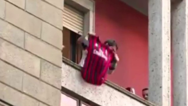 Le retour triomphal de Kaka à Milan !