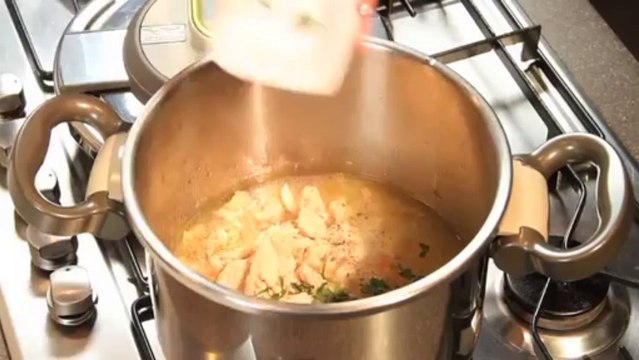 Şehriyeli Tavuk Çorbası Tarifi - Nefis Yemek Tarifi