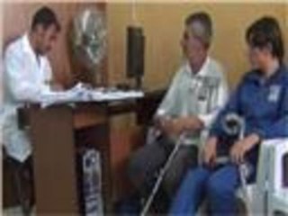 متطوعون يقيمون دار "أم القرى" بإدلب