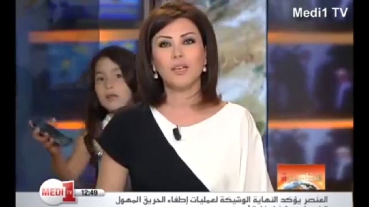 Daughter walks into mother's live news broadcast - Hilarious!
