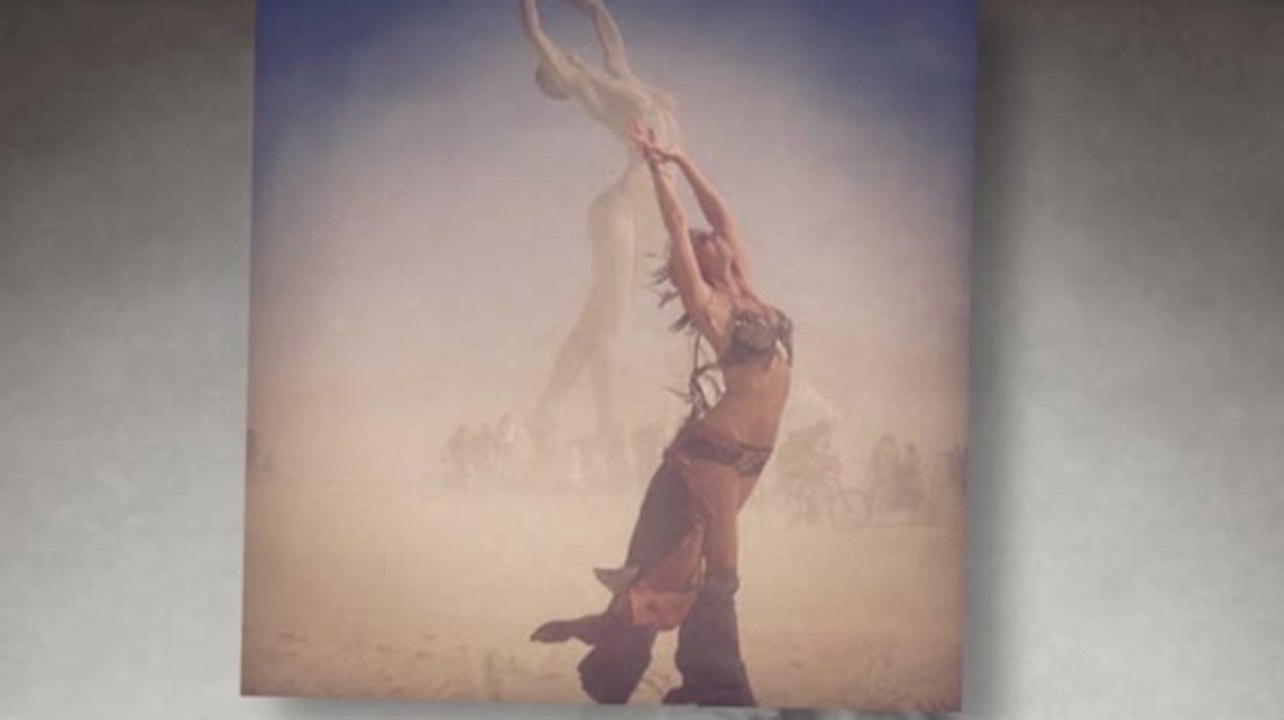 Stacy Keibler im Bikini auf Burning Man Festival