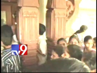 KU students climb administrative building for closure of Private Mess