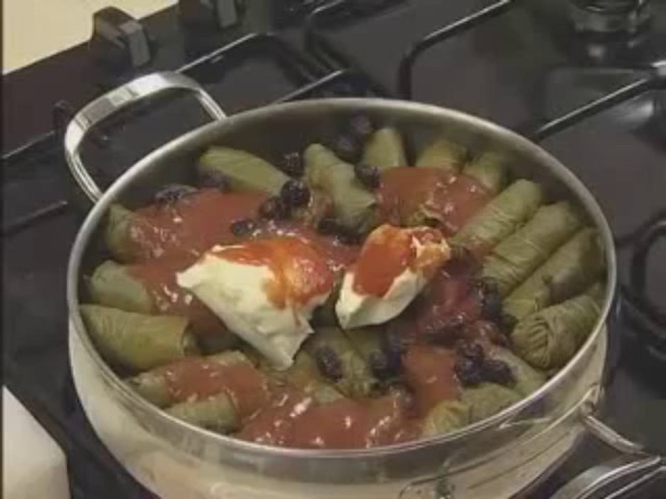 Vişneli Etli Yaprak Sarma Nasıl Yapılır   Nefis Yemek Tarifi
