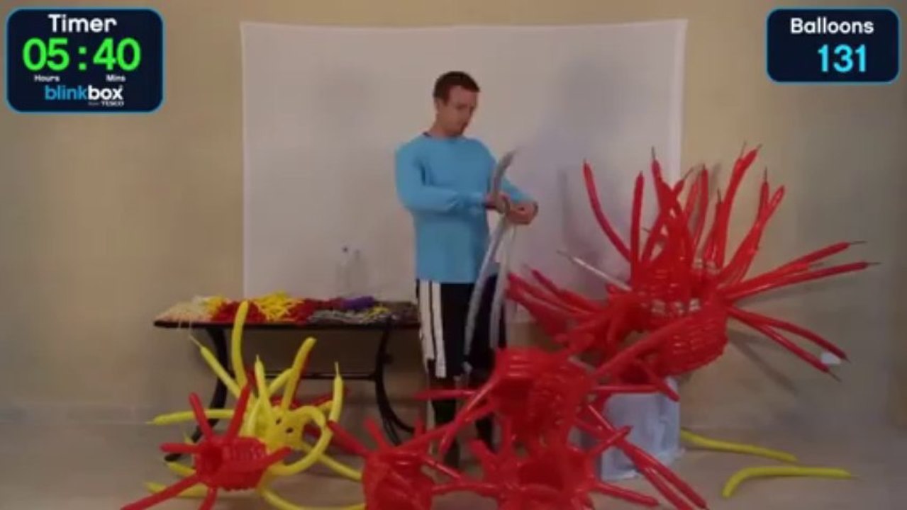 Le costume d'Iron Man fait avec 400 ballons gonflables en moins de 10 heures