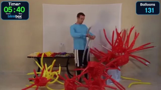 Le costume d'Iron Man fait avec 400 ballons gonflables en moins de 10 heures