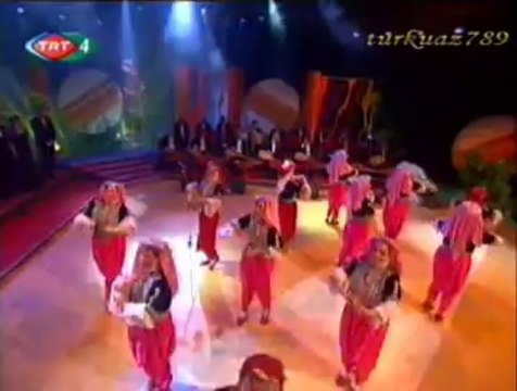 AKADEMİ HALK OYUNLARI TOPLULUĞU-(Bir Demet Halk Oyunu) (1)